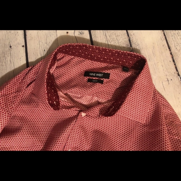 NWT Nine West red micro floral print button down shirt- XL - Picture 4 of 5